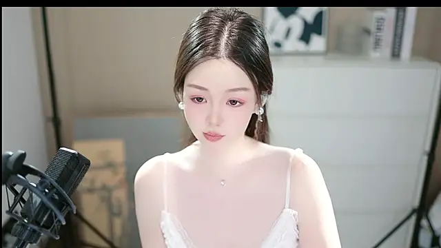 abbyli12 online show from November 18, 2025, 4:54 pm