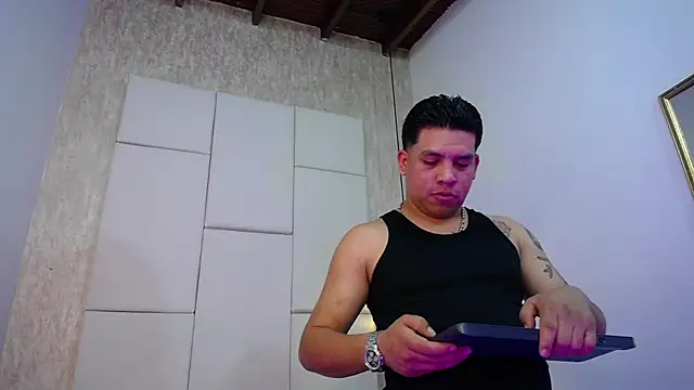 Snapshot of Dominic_Taylor_ chatting on October 7, 2025, 3:07 am Dominic Taylor online show from October 7, 2025, 3:07 am