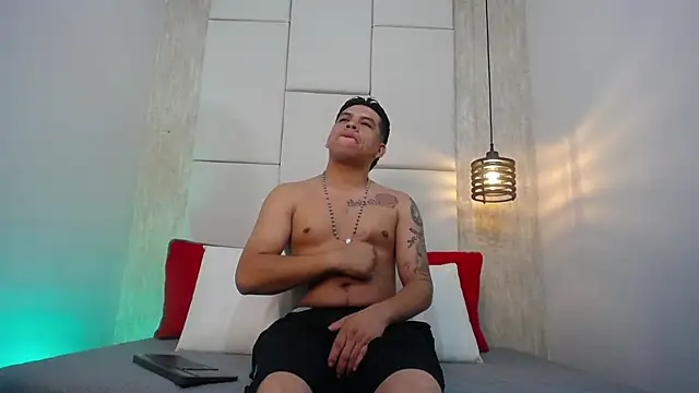 Snapshot of Dominic_Taylor_ chatting on September 10, 2025, 2:32 am Dominic Taylor online show from September 10, 2025, 2:32 am