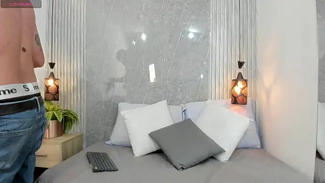 Snapshot of Dominic_Taylor_ chatting on October 17, 2025, 3:10 am Dominic Taylor online show from October 17, 2025, 3:10 am