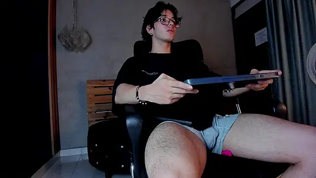 Snapshot of Markuss__ chatting on October 18, 2025, 2:57 am Markuss online show from October 18, 2025, 2:57 am