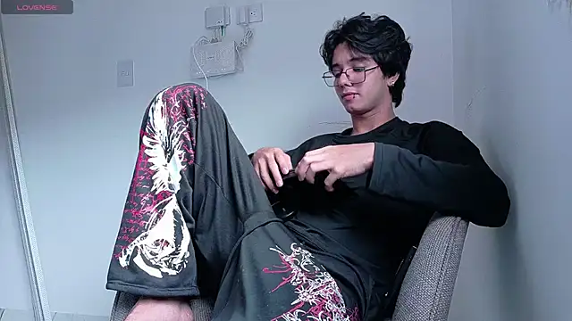 Snapshot of Markuss__ chatting on April 23, 2026, 12:11 pm Markuss online show from April 23, 2026, 12:11 pm