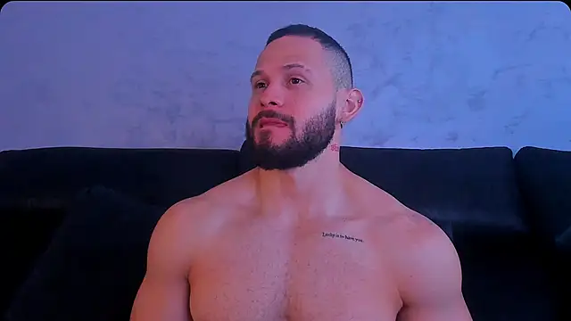 andrewcorey1 online show from October 31, 2025, 11:40 am