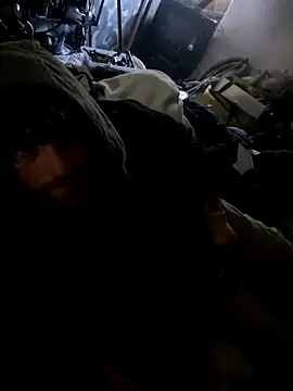 Snapshot of bearded_cross chatting on December 5, 2025, 8:50 pm bearded cross online show from December 5, 2025, 8:50 pm