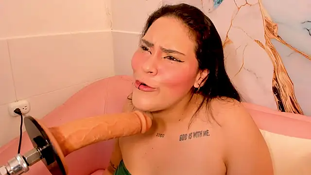 TIFFANY GLOW   online show from October 28, 2025, 8:08 pm