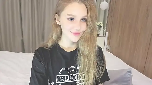 Snapshot of Brigitte_Bardot chatting on October 11, 2025, 4:46 am Brigitte Bardot online show from October 11, 2025, 4:46 am