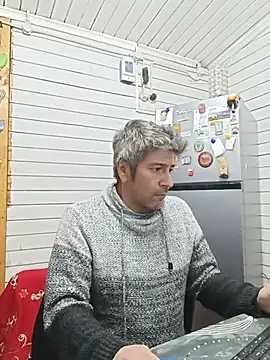 Snapshot of Gato2025perro chatting on July 11, 2026, 12:44 am Gato2025perro online show from July 11, 2026, 12:44 am
