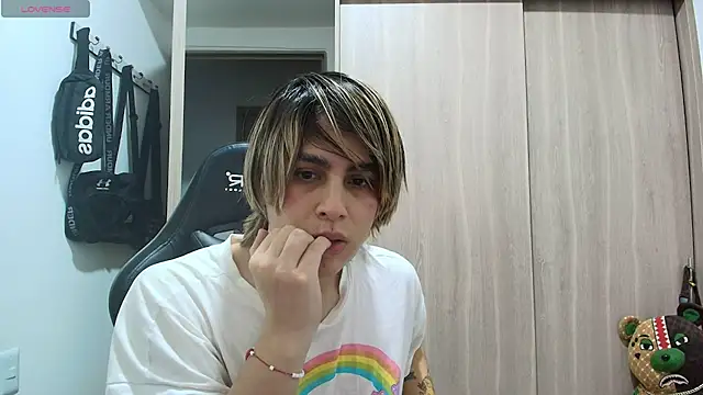 brunothompson3 online show from October 11, 2025, 10:05 am