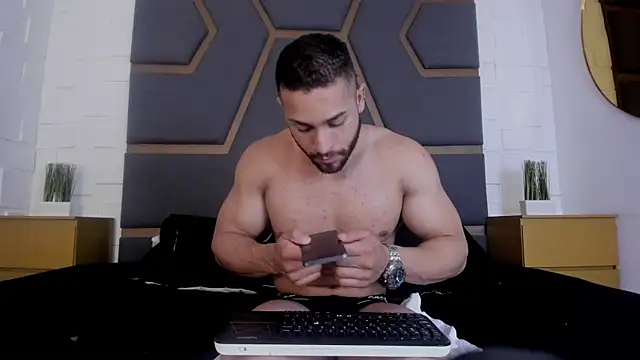 massimofiore  online show from December 17, 2025, 3:55 am