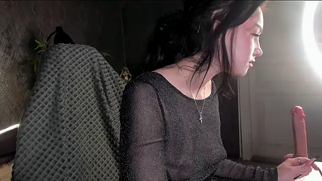 AkiraAsai online show from September 9, 2025, 9:02 pm