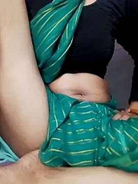 Snapshot of Hut_rotu_cute chatting on May 1, 2026, 4:45 pm Hut rotu cute online show from May 1, 2026, 4:45 pm