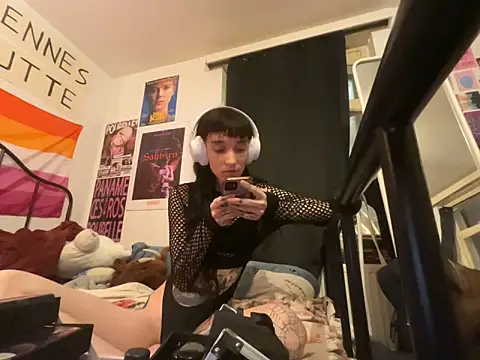 Snapshot of Styxlust chatting on April 1, 2026, 7:33 pm Styxlust online show from April 1, 2026, 7:33 pm