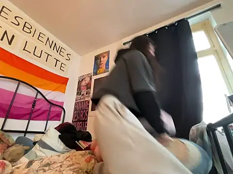 Snapshot of Styxlust chatting on April 15, 2026, 5:28 pm Styxlust online show from April 15, 2026, 5:28 pm