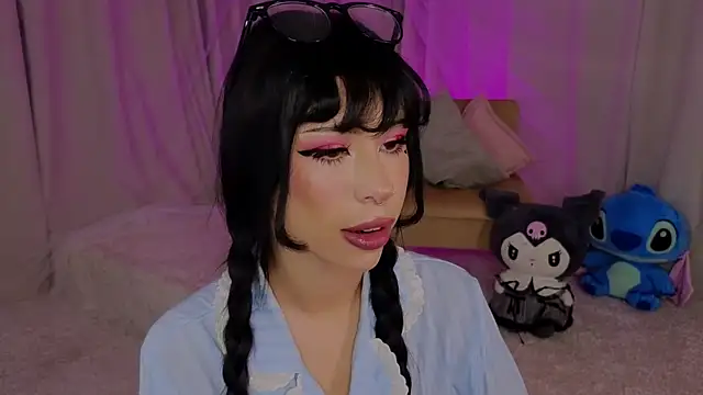 venomeowww   online show from July 5, 2026, 3:44 am