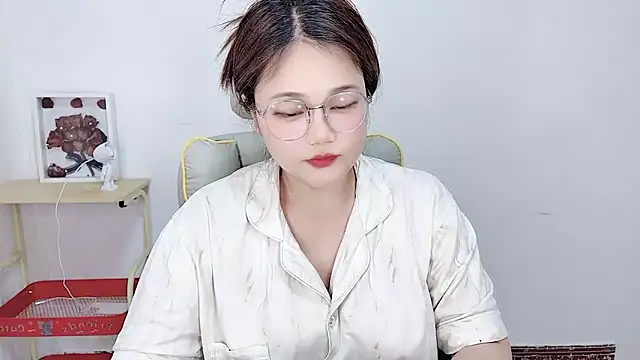 Snapshot of Dec-7758 chatting on April 14, 2026, 7:13 am Dec-7758 online show from April 14, 2026, 7:13 am