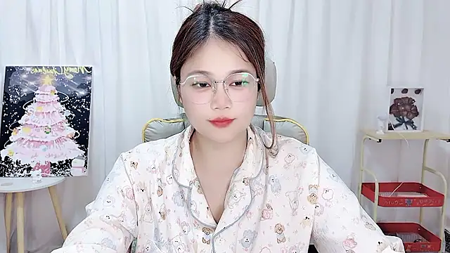 Snapshot of Dec-7758 chatting on March 31, 2026, 12:51 pm Dec-7758 online show from March 31, 2026, 12:51 pm