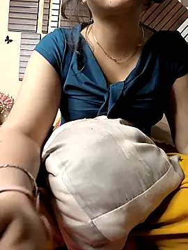 queenbuggi online show from April 5, 2026, 6:14 pm