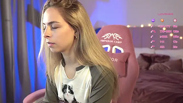 Snapshot of ShinyBarbie chatting on September 19, 2025, 6:28 am ShinyBarbie online show from September 19, 2025, 6:28 am