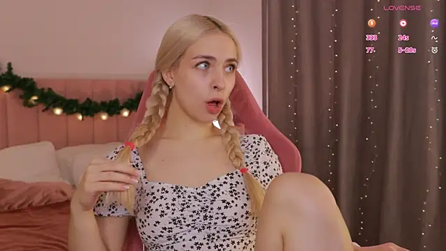 Snapshot of ShinyBarbie chatting on December 19, 2025, 6:16 am ShinyBarbie online show from December 19, 2025, 6:16 am