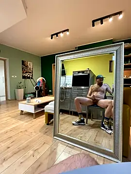 smint06 online show from November 6, 2025, 9:52 pm