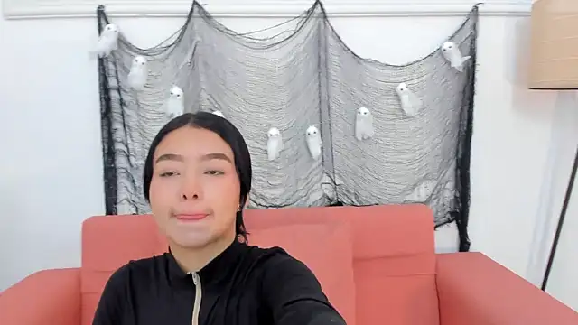 Snapshot of scarletross_ chatting on October 10, 2025, 11:22 am scarletross online show from October 10, 2025, 11:22 am