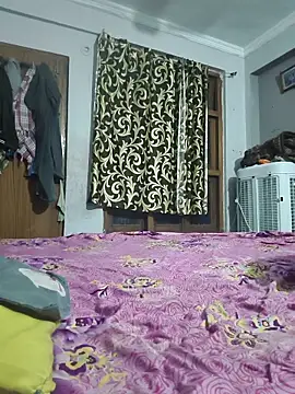 vardh033 online show from February 15, 2026, 11:47 pm