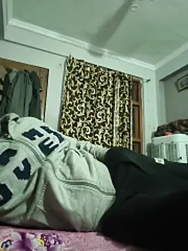 vardh033 online show from February 17, 2026, 2:09 am