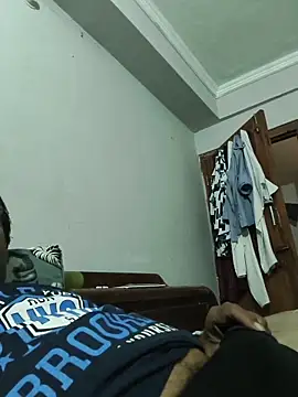 Snapshot of vardh033 chatting on November 13, 2025, 8:07 am vardh033 online show from November 13, 2025, 8:07 am