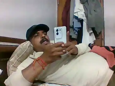 Snapshot of vardh033 chatting on November 4, 2025, 8:18 am vardh033 online show from November 4, 2025, 8:18 am