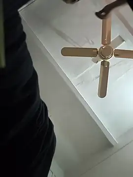 Snapshot of vardh033 chatting on November 23, 2025, 7:51 am vardh033 online show from November 23, 2025, 7:51 am