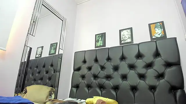 Snapshot of Adrianasex_69x chatting on November 19, 2025, 5:13 pm Adrianasex 69x online show from November 19, 2025, 5:13 pm