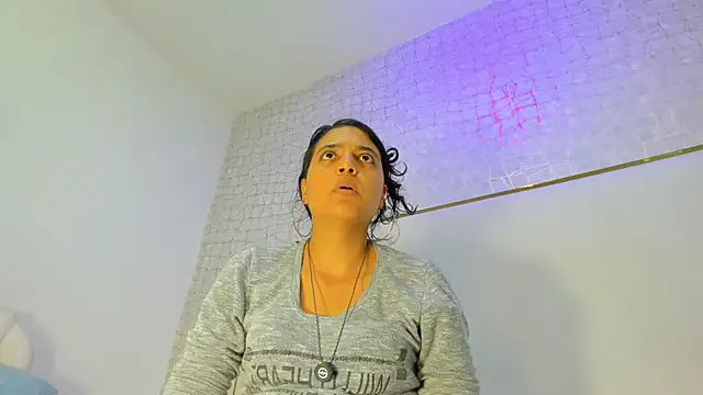 Snapshot of thalia888_ chatting on May 5, 2026, 7:39 pm thalia888 online show from May 5, 2026, 7:39 pm