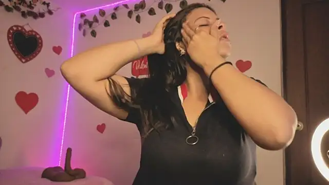 Snapshot of MiaCollinssx chatting on February 24, 2026, 1:56 pm MiaCollinssx online show from February 24, 2026, 1:56 pm