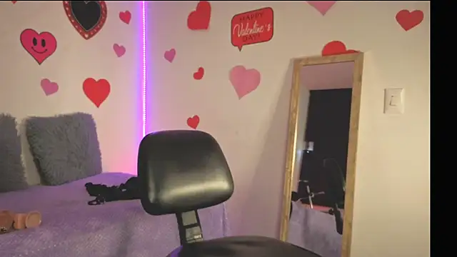 Snapshot of MiaCollinssx chatting on February 13, 2026, 1:22 pm MiaCollinssx online show from February 13, 2026, 1:22 pm