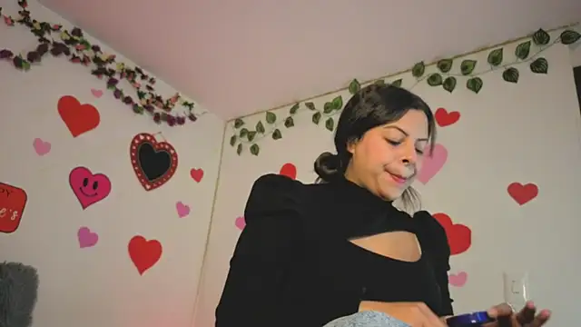 Snapshot of MiaCollinssx chatting on February 18, 2026, 3:19 pm MiaCollinssx online show from February 18, 2026, 3:19 pm