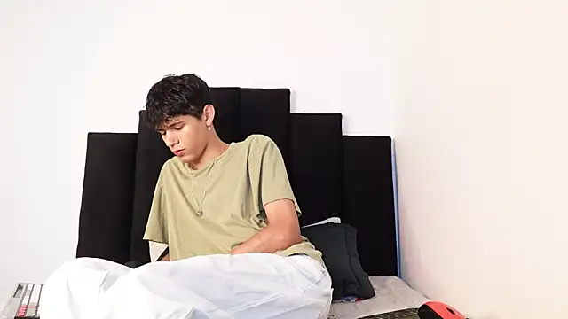 alexmark  online show from October 30, 2025, 2:14 pm