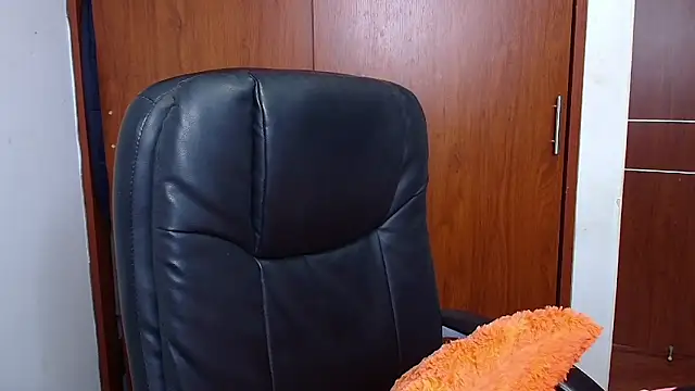 melikaronit2 online show from November 5, 2025, 5:05 pm