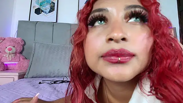 Snapshot of Naiaa_Cruz chatting on November 5, 2025, 8:01 pm Naiaa Cruz online show from November 5, 2025, 8:01 pm