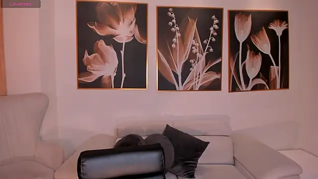 Snapshot of LeahNovac chatting on November 17, 2025, 11:14 am LeahNovac online show from November 17, 2025, 11:14 am