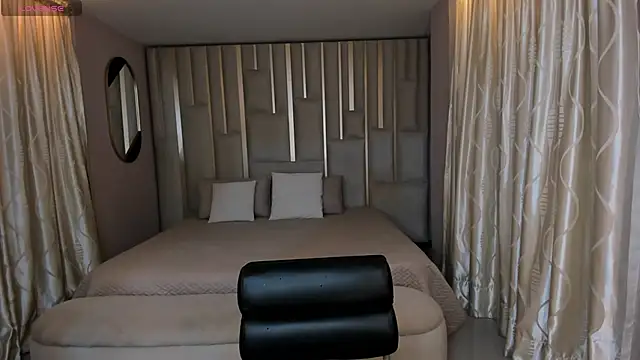 Snapshot of LeahNovac chatting on October 23, 2025, 11:20 am LeahNovac online show from October 23, 2025, 11:20 am