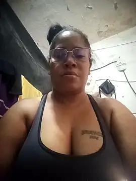 Snapshot of Big_ass_submissive chatting on December 3, 2025, 1:32 pm Big ass submissive online show from December 3, 2025, 1:32 pm