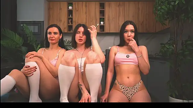 Snapshot of Anny_Molly chatting on April 1, 2026, 1:41 pm Anny Molly online show from April 1, 2026, 1:41 pm