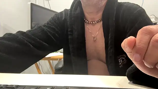 Snapshot of frankyjones8989 chatting on November 22, 2025, 9:30 am frankyjones8989 online show from November 22, 2025, 9:30 am