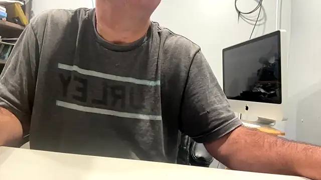 Snapshot of frankyjones8989 chatting on October 23, 2025, 4:11 am frankyjones8989 online show from October 23, 2025, 4:11 am