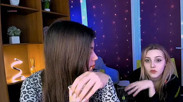 luna tin online show from December 14, 2025, 2:44 pm