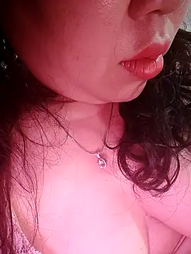 Julyy08 online show from March 3, 2026, 3:24 am