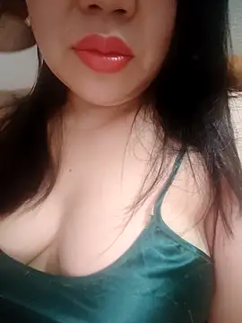 Snapshot of Julyy08 chatting on October 30, 2025, 9:18 am Julyy08 online show from October 30, 2025, 9:18 am