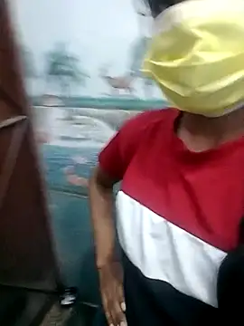 Snapshot of angry_couplez chatting on February 12, 2026, 6:35 am angry couplez online show from February 12, 2026, 6:35 am