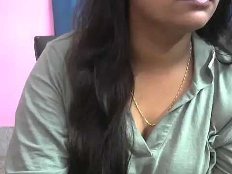 Snapshot of Queenxxx98 chatting on October 9, 2025, 6:30 pm Queenxxx98 online show from October 9, 2025, 6:30 pm