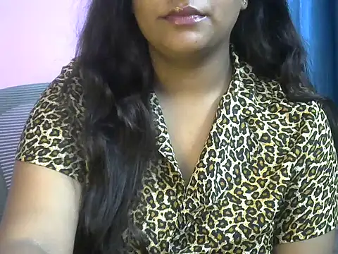 Snapshot of Queenxxx98 chatting on May 2, 2026, 6:46 pm Queenxxx98 online show from May 2, 2026, 6:46 pm
